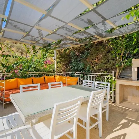 Villa 5 Bedroom - 1092 *