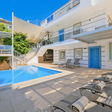5 Bedroom - 1092 *